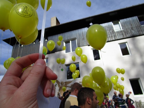 Das Netzwerk Selbstvertretung schickt Ballons auf die Reise